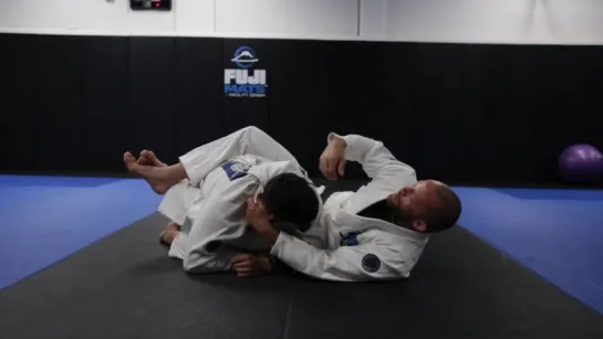 brabo choke from the closed guard OPTION 2