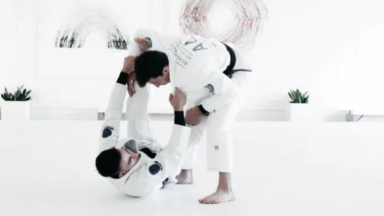 ATTACKING FROM THE SPIDER GUARD WITH COLLAR GRIP