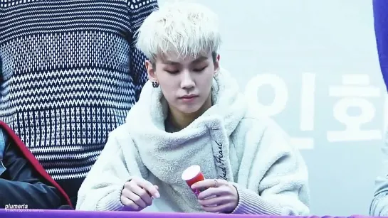 [FANCAM] 26.10.2013: Ilhoon @ Incheon Fansign