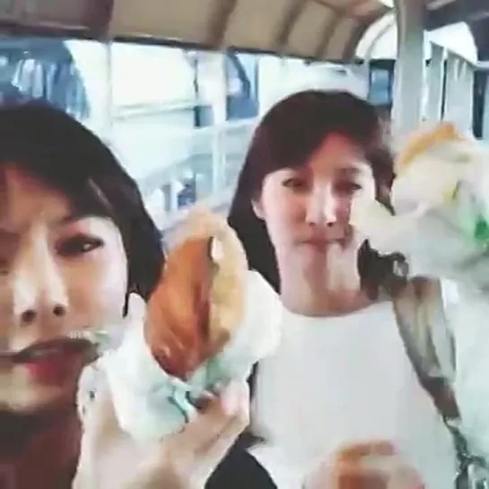 130831 4Minute Hyuna Instavideo (2) with Jihyun walking while eating Subway