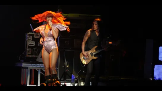 Rihanna - Firebomb. (Last Girl On Earth Tour) 2011