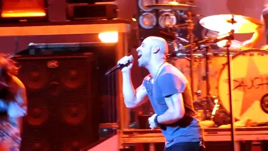 Daughtry - It's Not Over (Live)