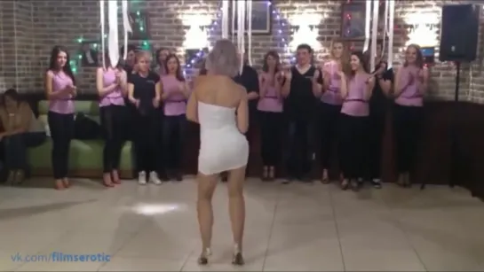 BEAUTIFUL LATIN GIRLS MEXICAN DANCING