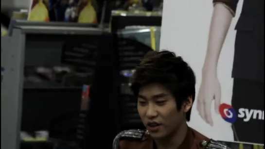 [FANCAM][30.10.11] Hyunseong @ Synnara Central City