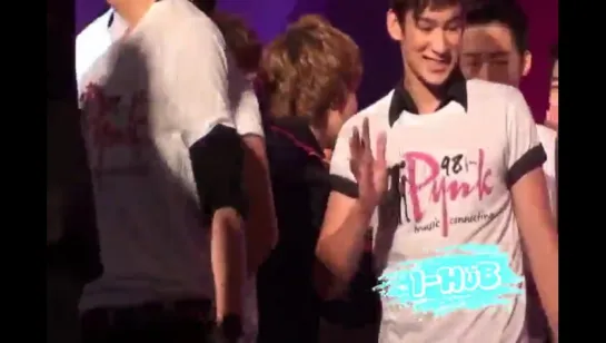 [FANCAM][26.10.11] Boyfriend @ Pynk Concert