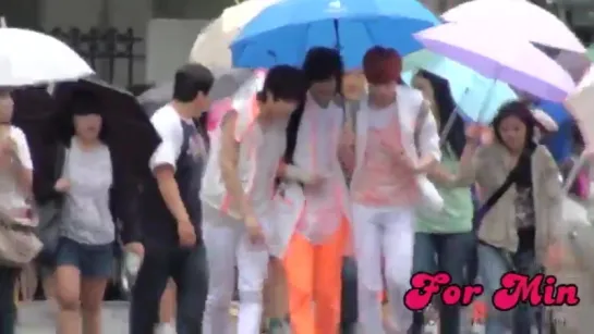 [FANCAM][24.06.11] BoyFriend по дороге на Music Bank