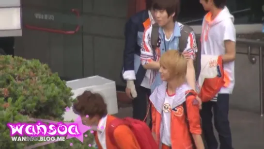 [FANCAM][12.06.11] BoyFriend @ По дороге на FanSignYongSan