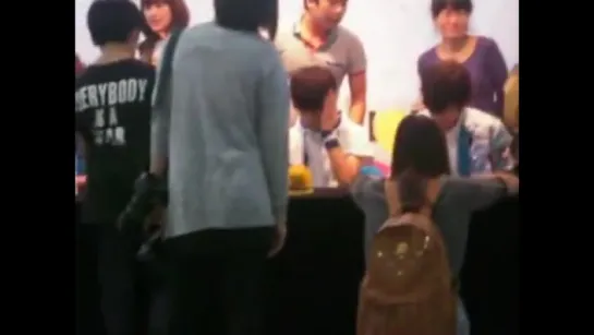 [FANCAM][11.06.11] Boyfriend @ Fan Sign