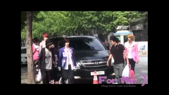 [FANCAM][03.06.11] BoyFriend по дороге на Music Bank