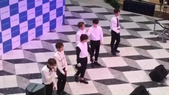 [Фанкам][09.06.17] Boyfriend на релиз-мероприятии, посвященном выпуску мини-альбома "Summer" в Sunshine City (Токио)