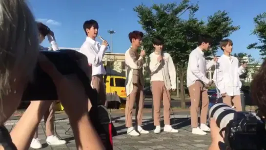 [Видео|VK][26.08.17] #Boyfriend на фансайне в честь выпуска мини-альбома "NEVER END"