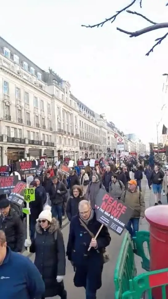 ☝ #GB #London #Протест #СВО Стоп коалиции войны!
Вот и до Лондона докатилась волна протестов против передачи оружия Украине. Бол