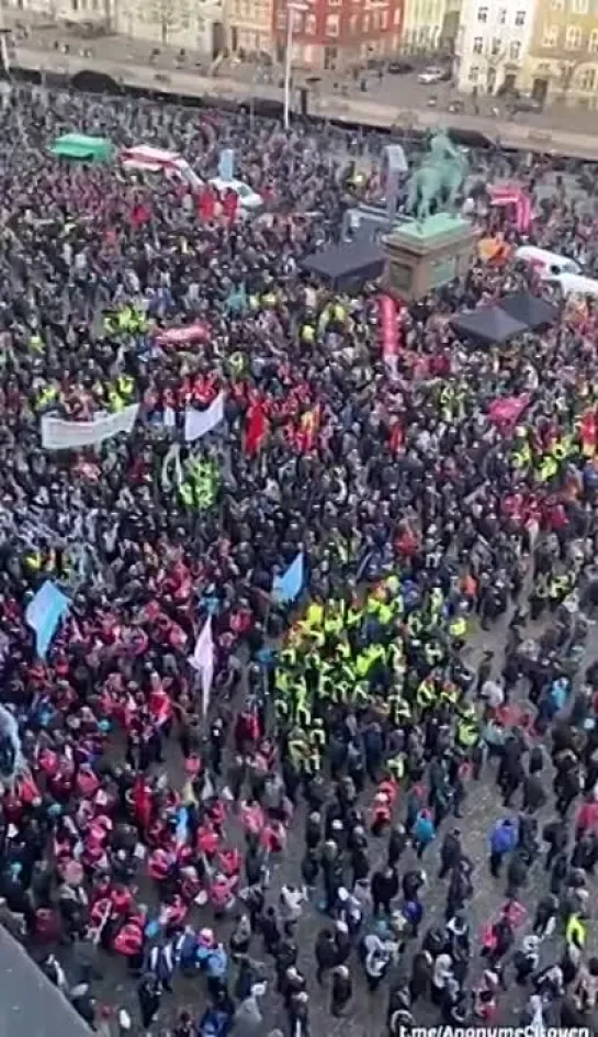 ☝ #Denmark #Copenhagen #Протест #СВО В столице Дании Копенгагене прошли массовые акции протеста из-за увеличения расходов на обо