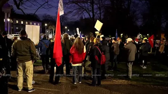 ☝ #DE #Germany #Митинг #СВО В Германии снова прошёл митинг против поставок вооружения на Украину.
Жители города Аахен отправку т