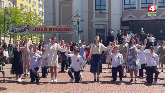 Праздничный «Вальс Победы» на Площади Звезд