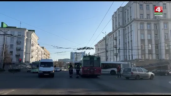 На перекрестке улицы Первомайской и проспекта Мира в Могилеве образовалась большая пробка