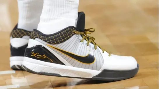 у Айзеи Томаса развалились кроссовки Nike Zoom Kobe 4