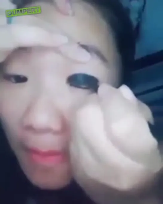 Make-up tutorial fail