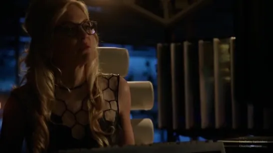 The Flash 1x18 Emily Kinney as Brie Larvan alias Bug-Eyed Bandit