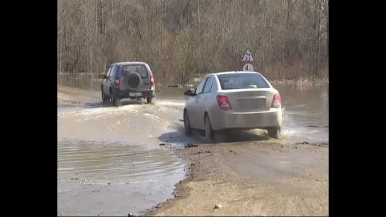 В Колпашевском районе объявлен режим ЧС из-за переливов дорог, причалов и подтопления домов