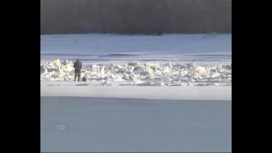 Колпашевец, спешивший на встречу к подруге, провалился под лёд