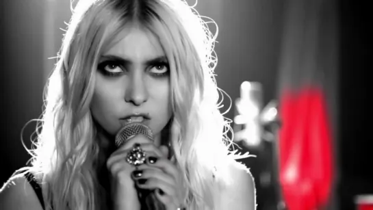 The Pretty Reckless - Take Me Down