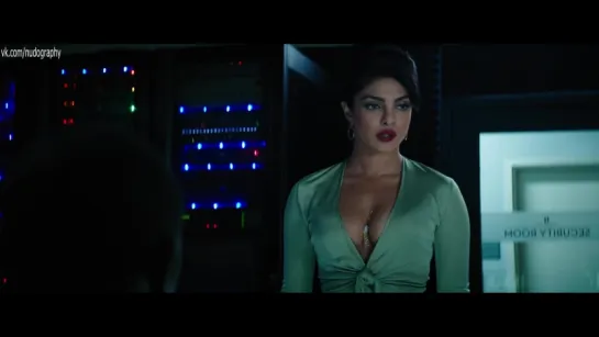 Приянка Чопра (Priyanka Chopra) в сексуальном платье в фильме "Спасатели Малибу" (Baywatch, 2017, Сет Гордон) 1080p