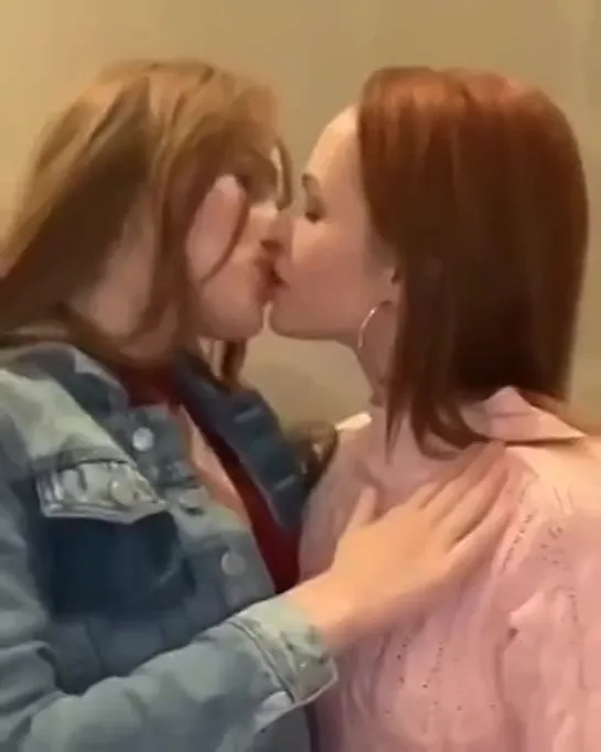 lesbians-🌈-(+18)