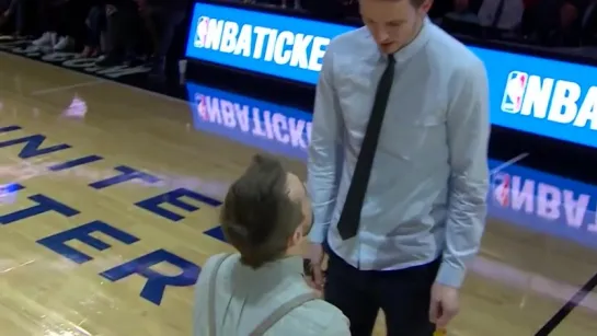 GAY MARRIAGE NBA proposal at a Chicago Bulls _ Предложение руки и сердца гей-пар