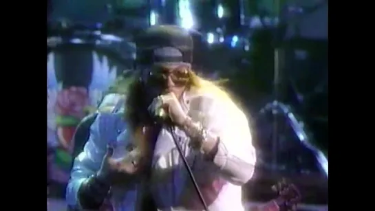 Guns N Roses - Welcome To The Jungle ᴴᴰ Live MTV VMA 1988 (Remastered)