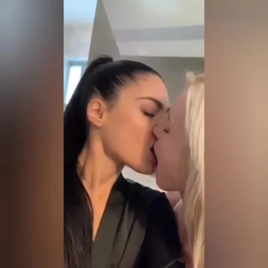 tits kiss pussy insta igtv sex porno