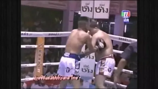 Funniest Muay Thai Fight Ever, maybe better than Mayweather vs Pacquiao Fight