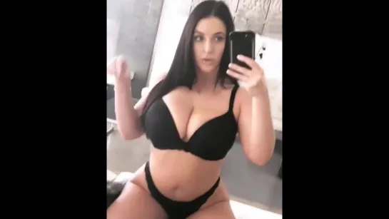 Angela White обалденные большие натуральные сиськи сочной зрелой пышки перед зеркалом, секс порно толстушки большие дойки