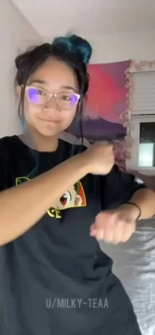 TikTok +18 (Solo,Posing)