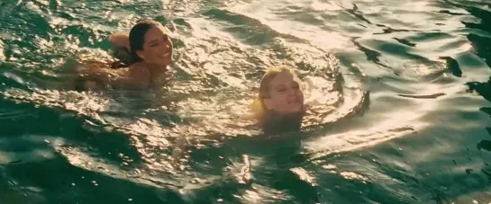 Kelly Brook - Piranha 3D (2010)