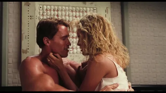 Sharon Stone, Lycia Naff - Total Recall (1990)