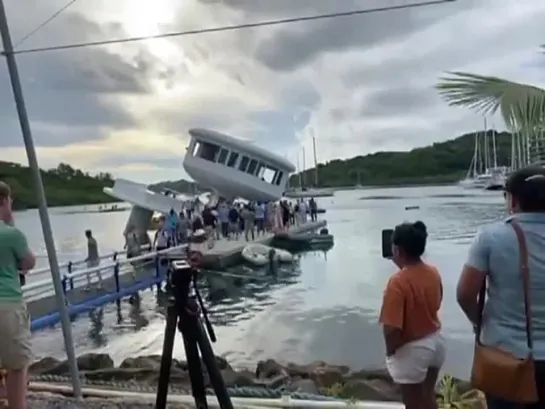 Дом-корабль пошел ко дну в Панаме при спуске на воду