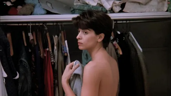 Deborah Kara Unger, Annabella Sciorra Nude - Whispers In The Dark (1992) Дебора Кара Ангер, Аннабелла Шиорра - Шепоты в ночи