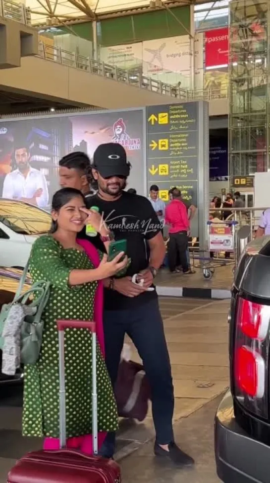 Our dharani aka #nani with wife @anjuyelavarthy papped as they back to Hyderabad post warpping #nani30 #Goa schedule