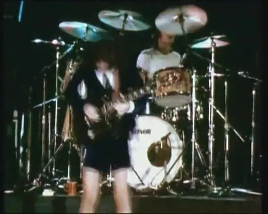 AC/DC- Hells Bells -http://vk.com/rokoboz (5)