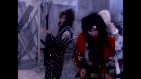 Motley Crue - Smokin In The Boys Room