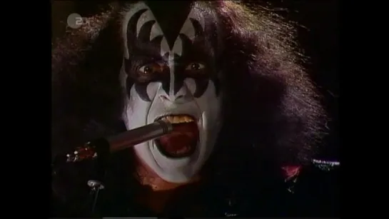 Kiss - Shes So European