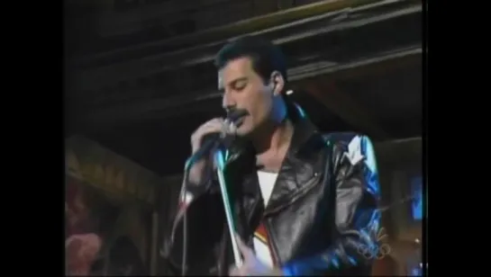 QUEEN- Under Pressure (Live At SNL)