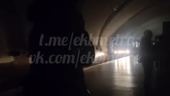 В метро метровый кабель тушили по 3 номеру. Real video