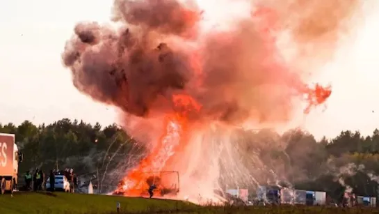 Смертельная встреча трёх "Газелей" со взрывом. Real video