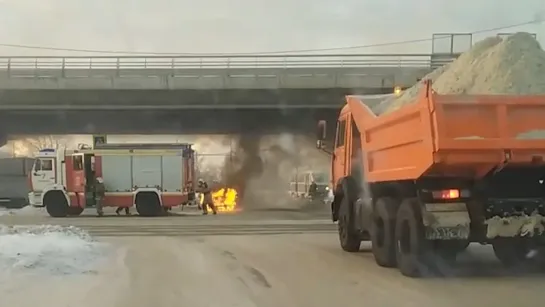 "Что-то хлопнуло под капотом и сразу огонь"