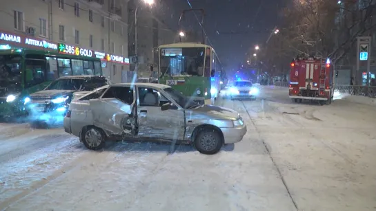 Вольво запнула дюжину на рельсы