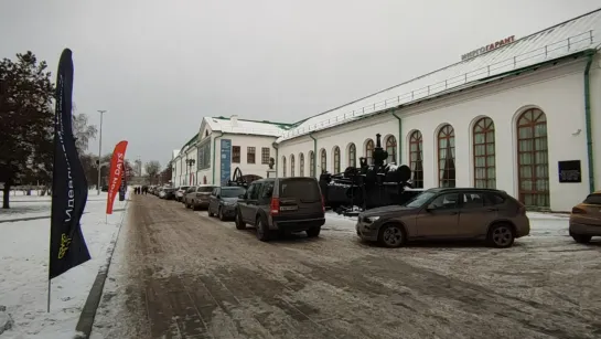 Исторический сквер превратился в... парковку