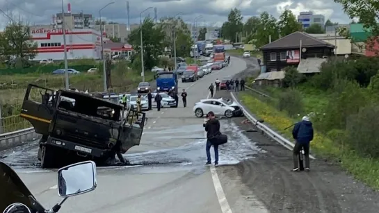 "Опель" оторвал колесо и спалил КАМАЗ. Real video