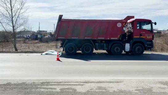 Самосвал догнал старушку на встречке.